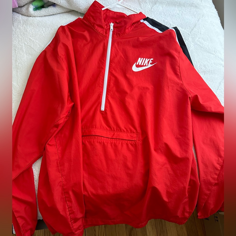 XXL Nike pullover, very light weight and worn a few times.